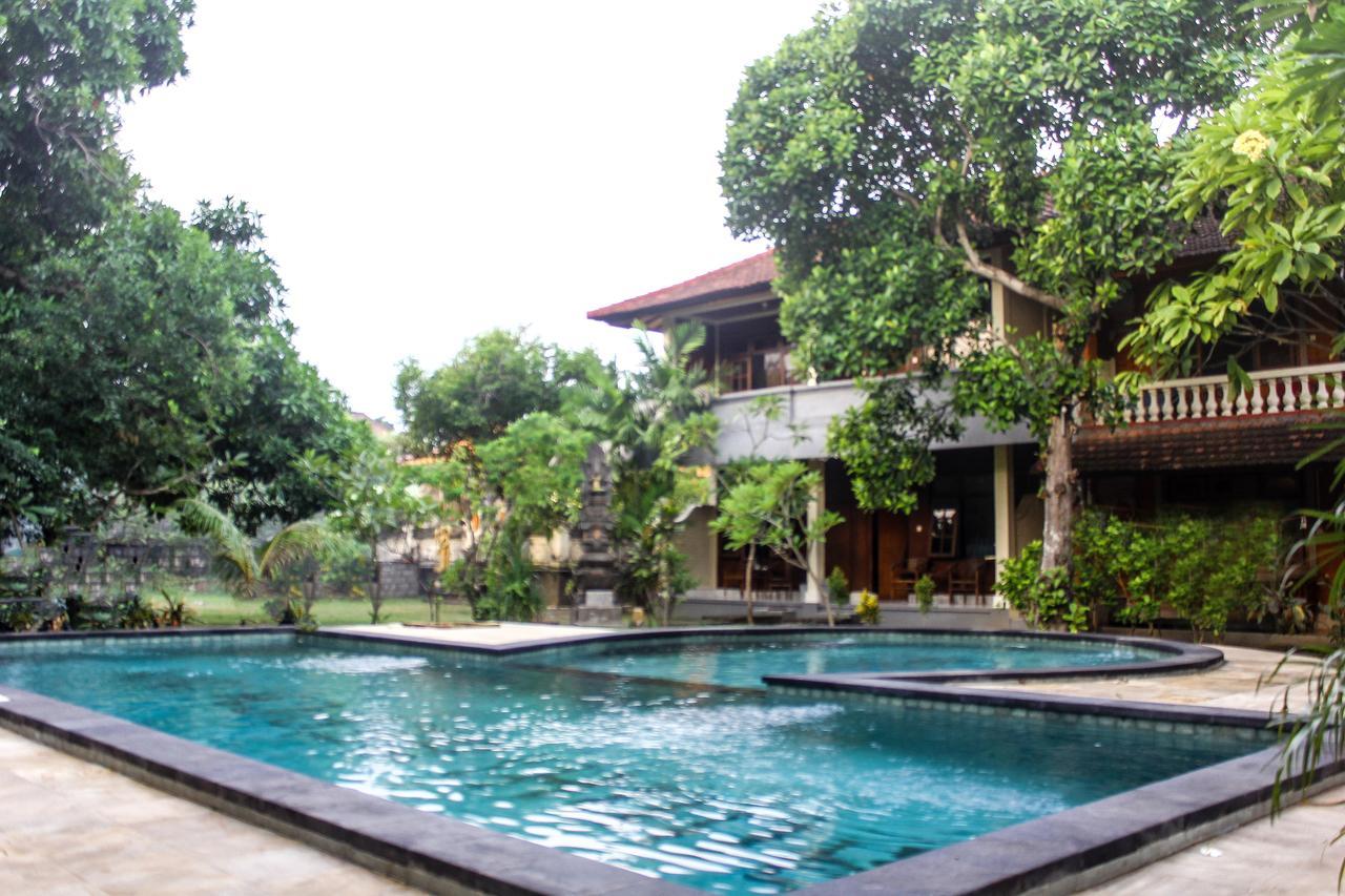 Budhi beach inn Kuta Lombok Exterior foto