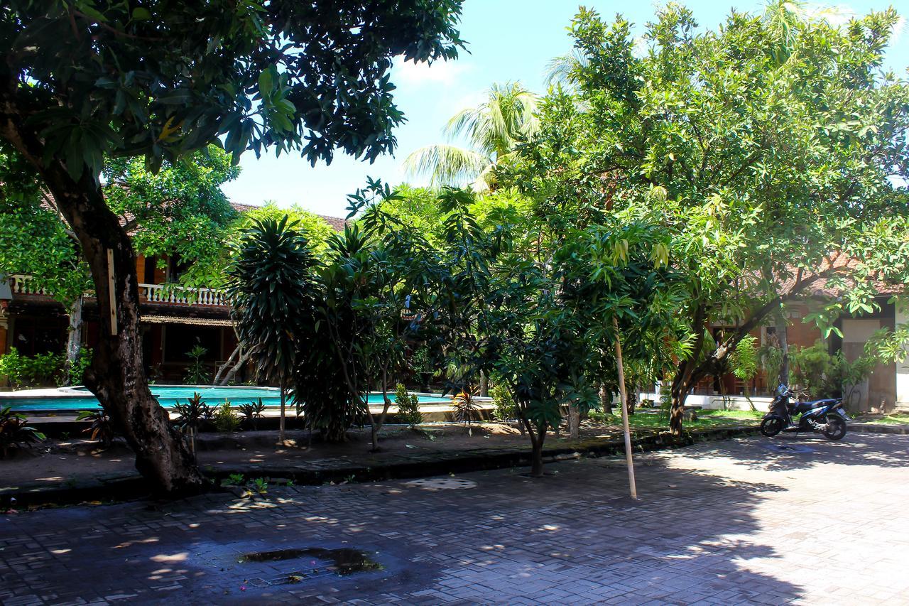 Budhi beach inn Kuta Lombok Exterior foto