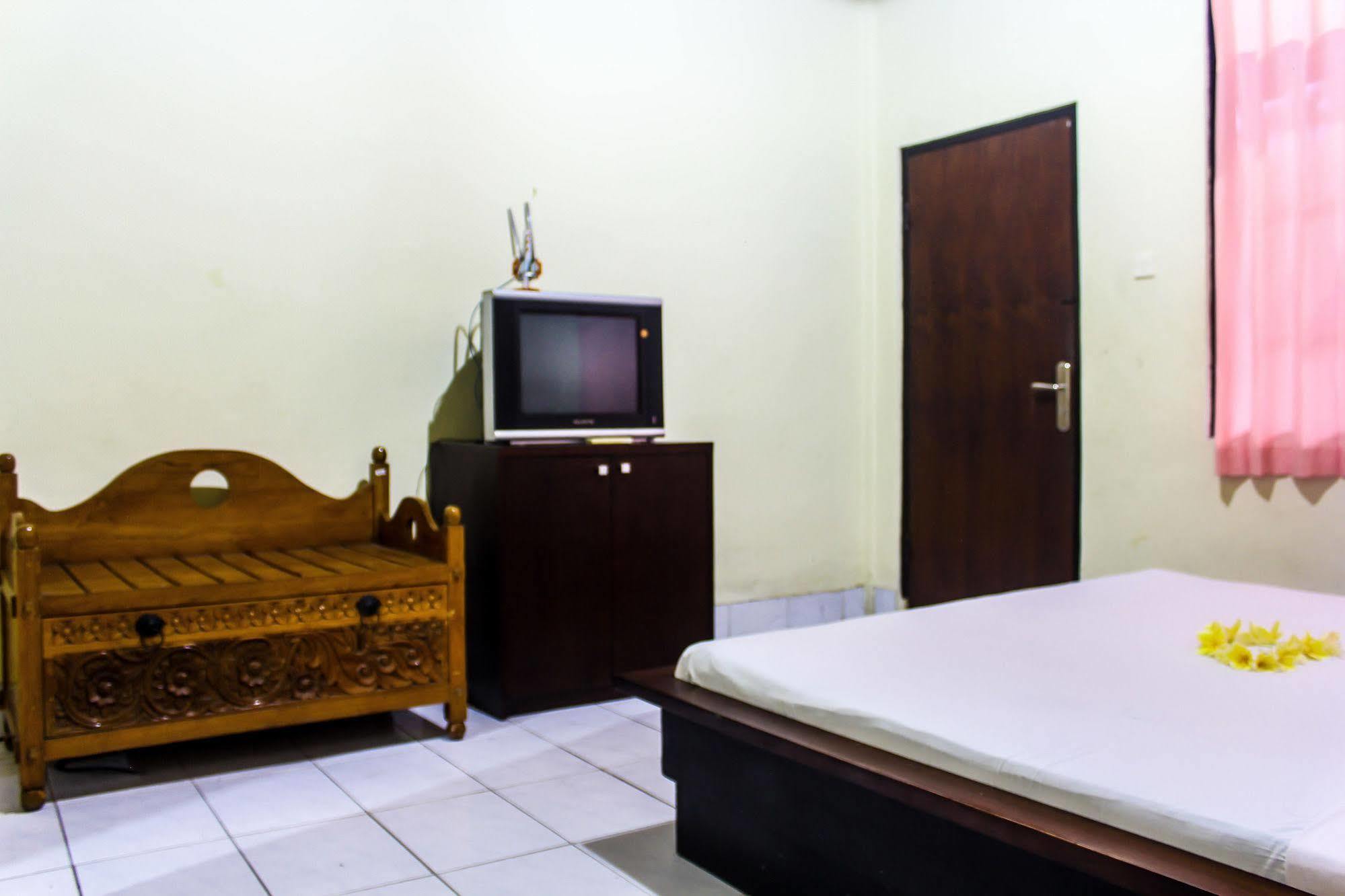 Budhi beach inn Kuta Lombok Exterior foto