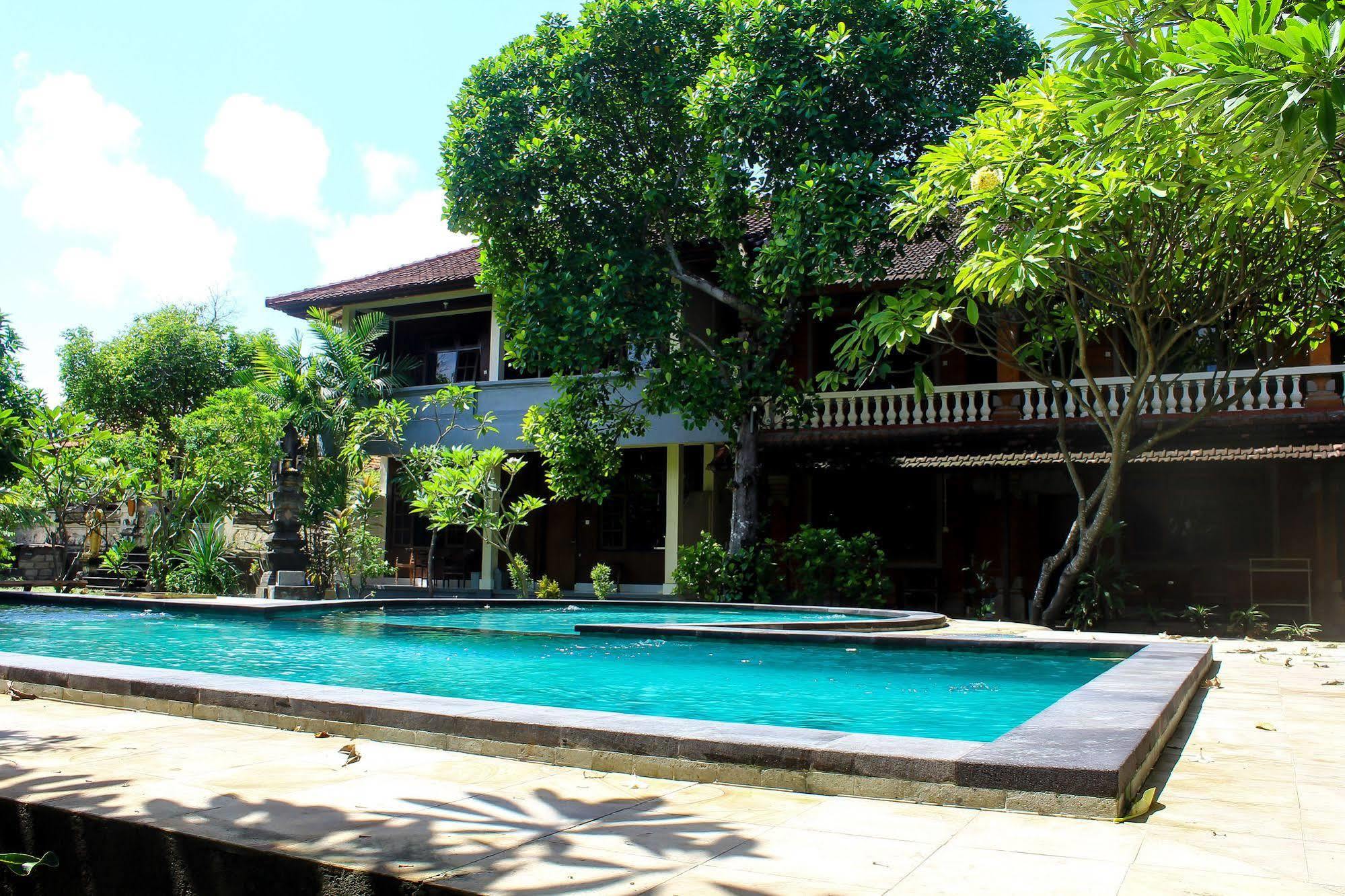 Budhi beach inn Kuta Lombok Exterior foto