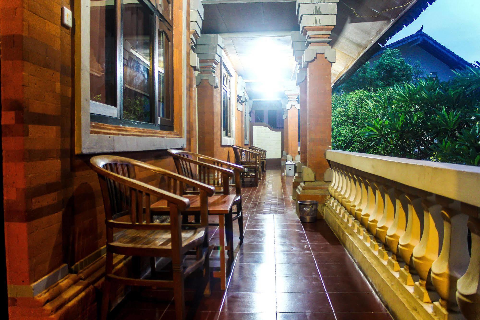 Budhi beach inn Kuta Lombok Exterior foto