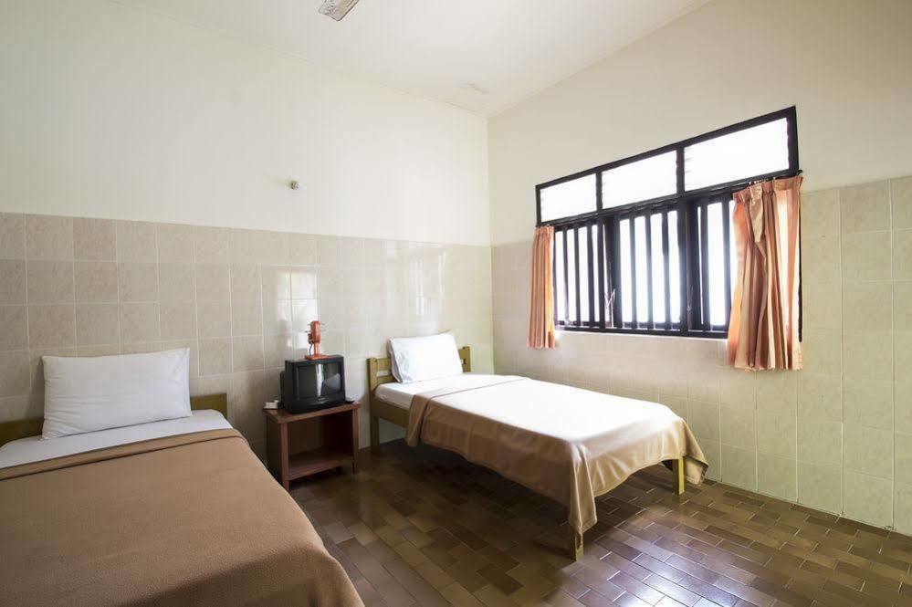 Budhi beach inn Kuta Lombok Exterior foto